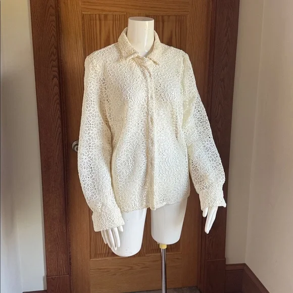 Forever 21 Ivory Floral Lace Button Down Eyelet Top SIZE M - Picture 2 of 8